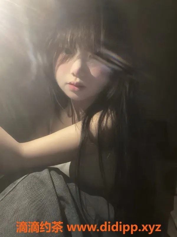 重庆楼凤-渝北回兴小短腿女孩，162cm，18岁，服务主动