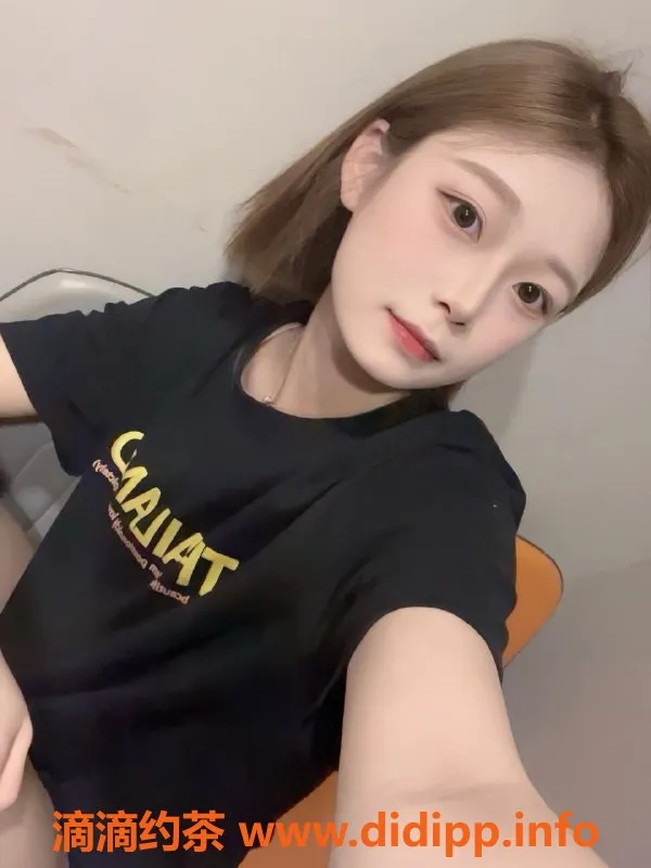 成都楼凤-成华区小玉，165cm/90斤，颜值爆表的嫩妹