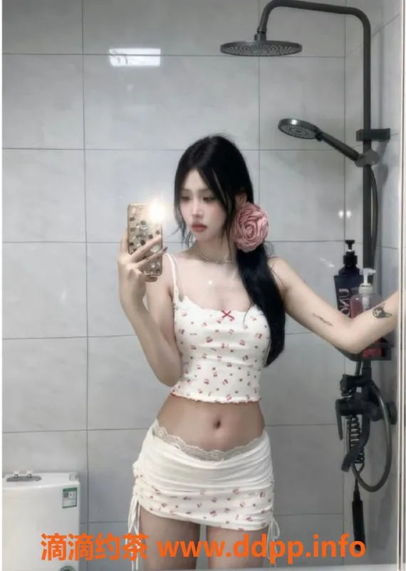 广州楼凤-海珠区22岁反差欲女诗怡，身高164，茶水费500