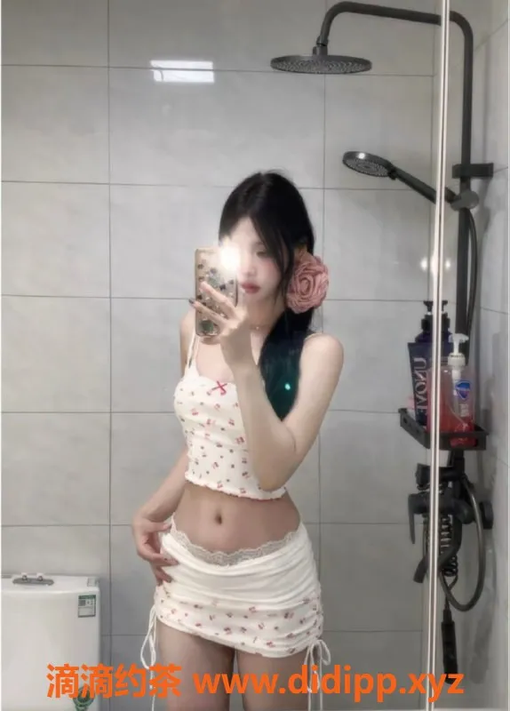 广州楼凤-海珠区22岁反差欲女诗怡，身高164，茶水费500