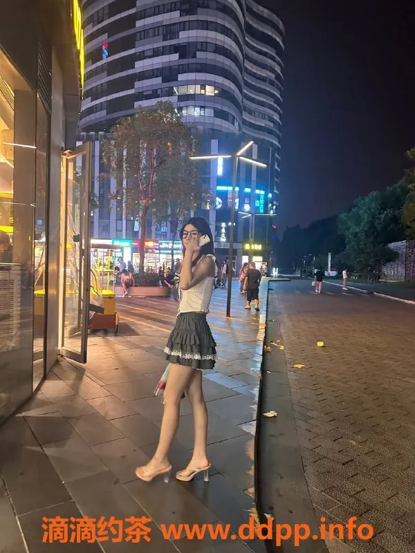 北京楼凤-22岁朝阳小萝莉佳佳，身高168，陪浴1500元