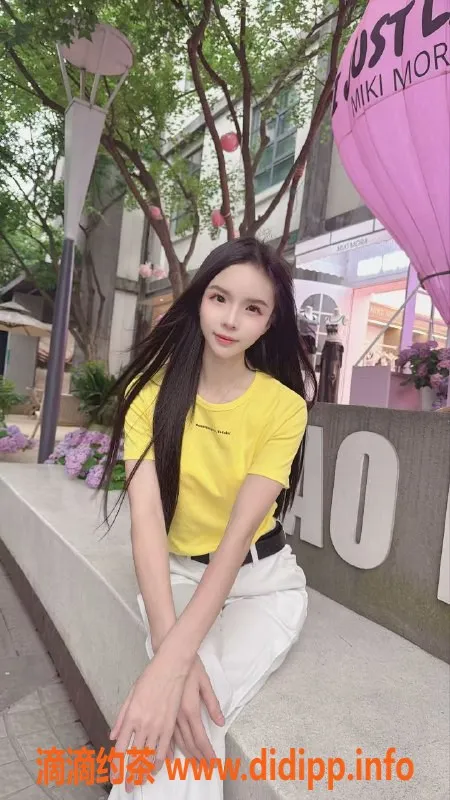 成都楼凤-成华区花老师，颜值高、聊得投机，6p10pp