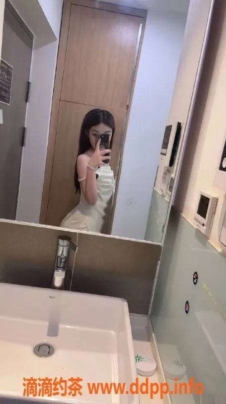 郑州楼凤资源信息,郑州管城区桐桐，18岁身高166，教室服务多样