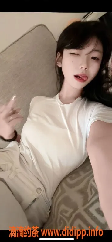 成都楼凤-武侯区嫩妹林溪月，7/11服务，轮番代聊