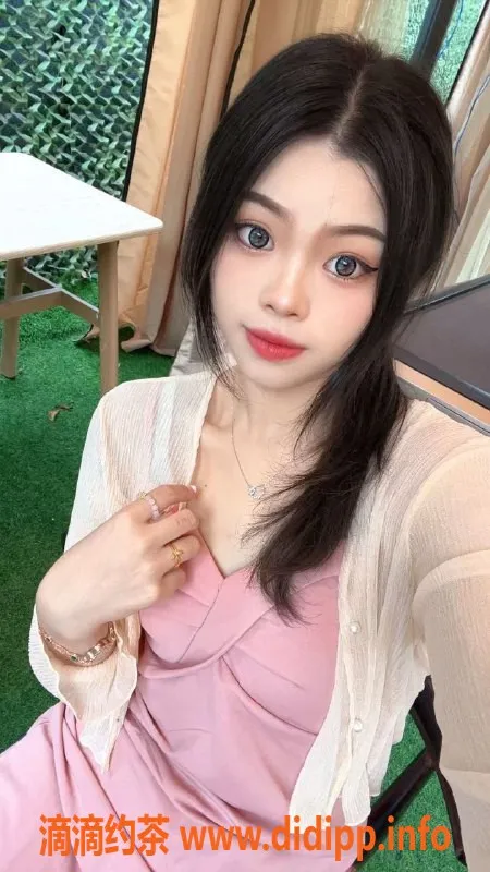 昆明楼凤-西山区甜甜圈，600元亲密服务，双飞1400元