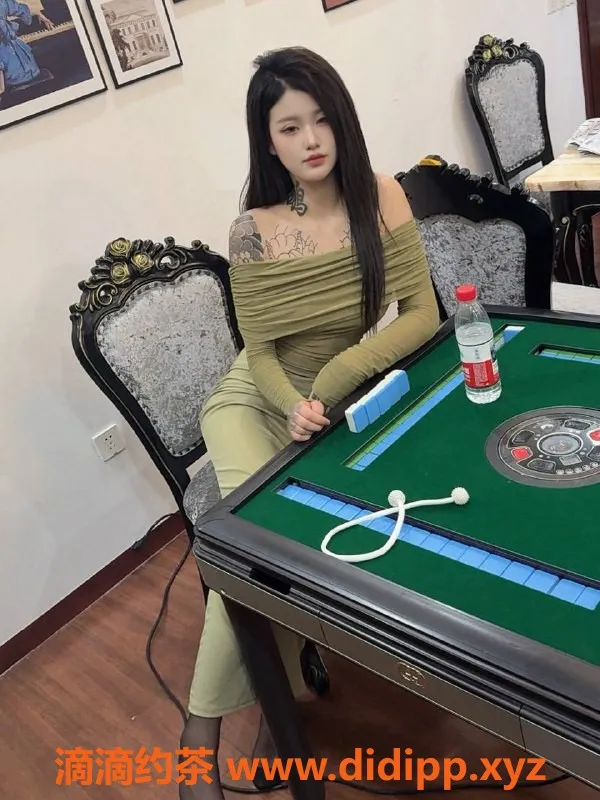 南昌楼凤资源信息,东湖uu，18岁180cm，水费600起，热聊伴游服务