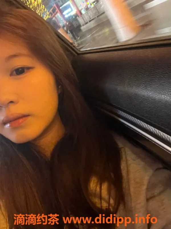 成都楼凤-成华区小野猫18岁，156cm大奶妹，性价比超高！