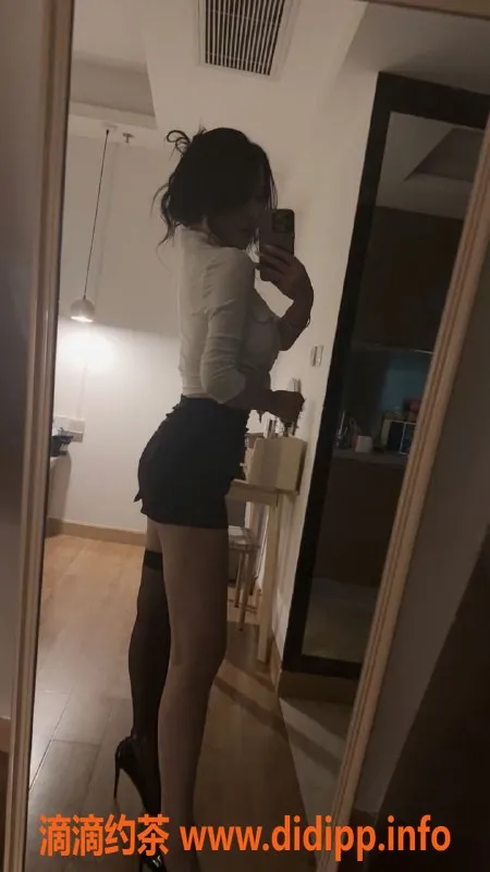 成都楼凤-锦江区乳神，身材迷人，7P代聊服务