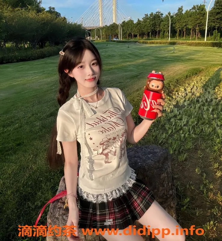 杭州楼凤-杭州沈嘉玲，19岁167cm C+杯，激情服务