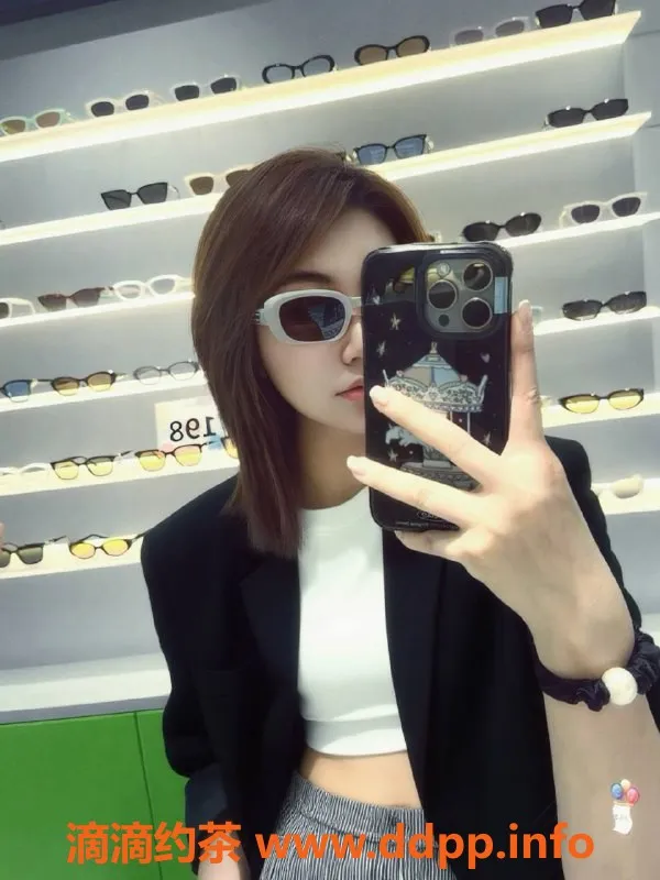 郑州楼凤资源信息,郑州璐子萱，27岁身高170，真胸40C热情服务