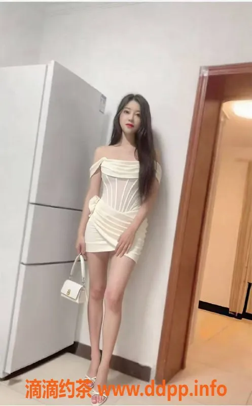 北京楼凤-朝阳安华桥柠檬，25岁C罩杯美女，茶费1K