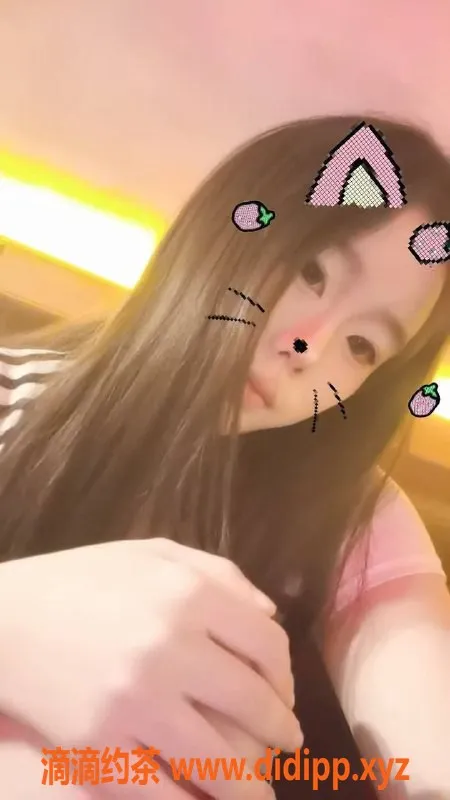 成都楼凤资源信息,天府一街小芳，18岁微胖嫩妹，6P有惊喜！