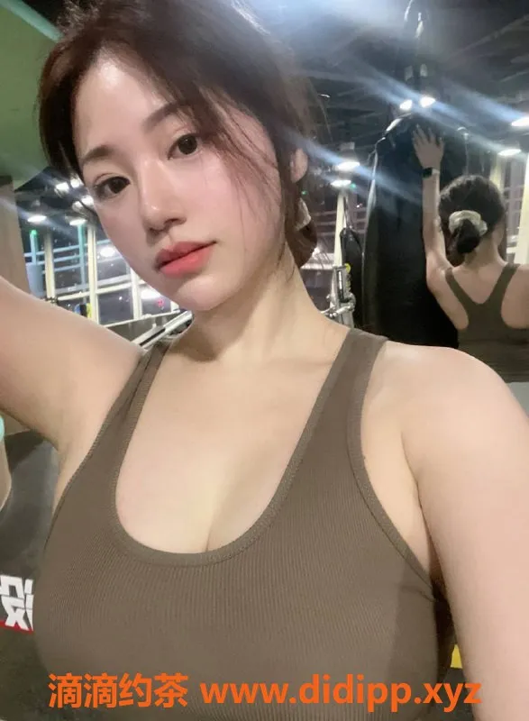 广州上门服务-白云区奈儿，24岁大胸美眉，预约请提前2小时