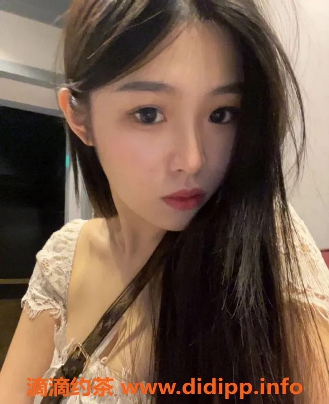 广州楼凤-番禺清纯甜美苗条小妹佳佳，包夜1600