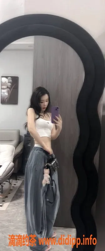 成都楼凤-韩枝恩 中韩混血 排骨精 身高156 8P服务