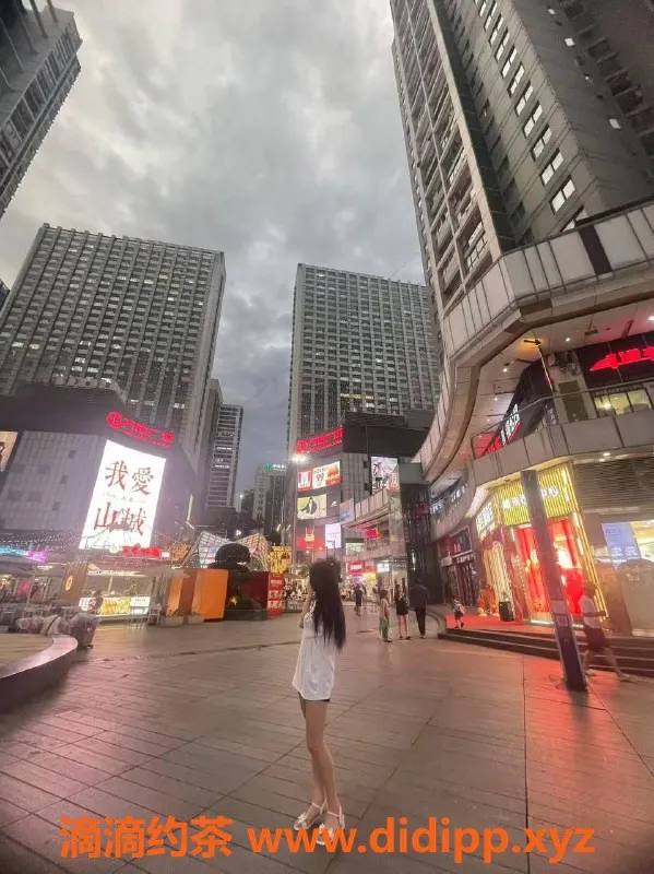 成都楼凤-天府一街苹果，颜值身材俱佳，6P服务