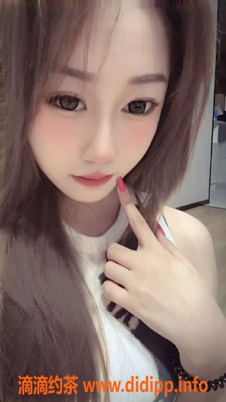 珠海楼凤-诗瑤，18岁D罩杯，利腾金力湾C2服务