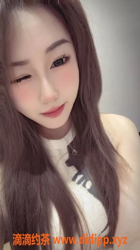 珠海楼凤-诗瑤，18岁D罩杯，利腾金力湾C2服务