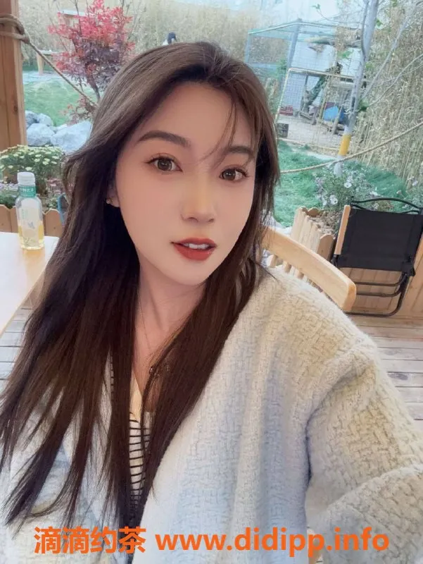 北京楼凤-北京天通苑琪琪，22岁175高B罩杯，茶费1K