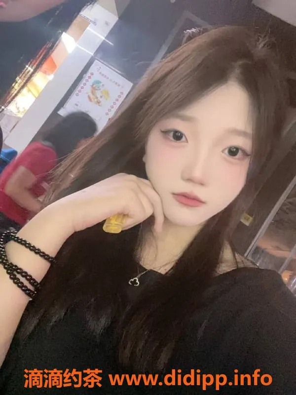 重庆楼凤-渝北悦悦，18岁嫩妹161身高，三件套服务！