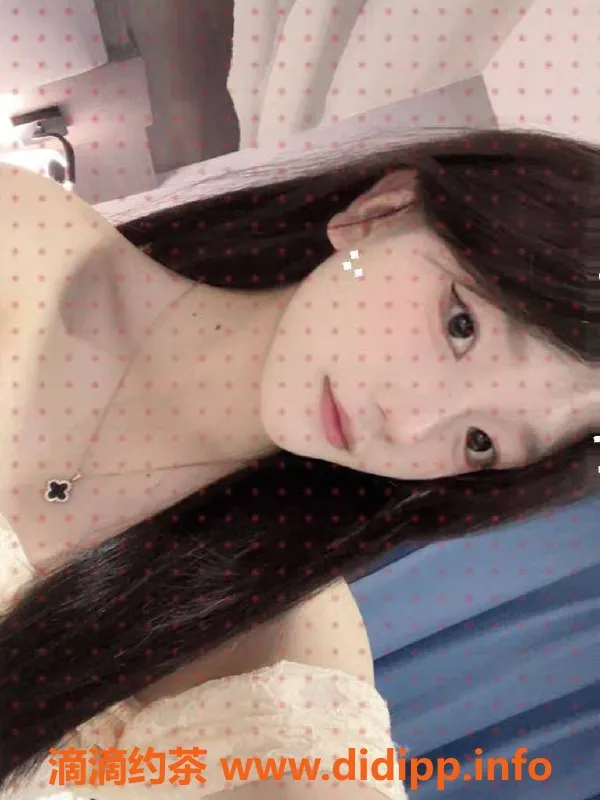 重庆楼凤-渝北悦悦，18岁嫩妹161身高，三件套服务！