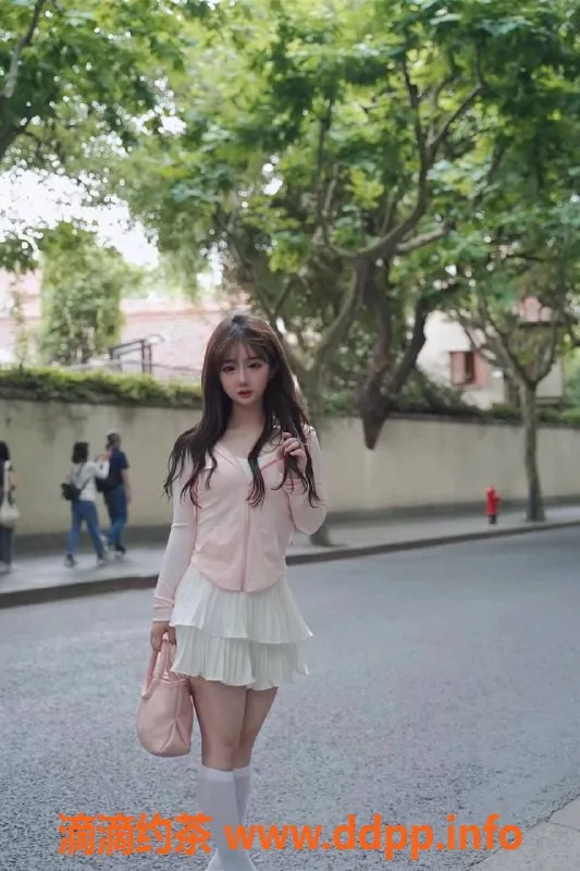 重庆楼凤-江北贝贝，21岁，身高165，45kg，热情服务等你来体验！