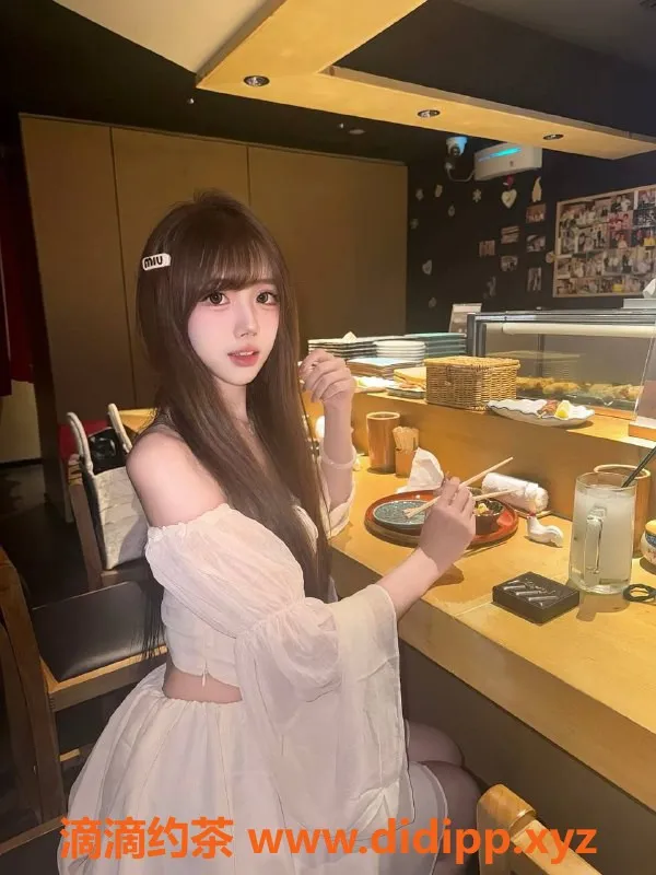 杭州楼凤资源信息,杭州女神艺名：杨杨，身高168，费用1500起