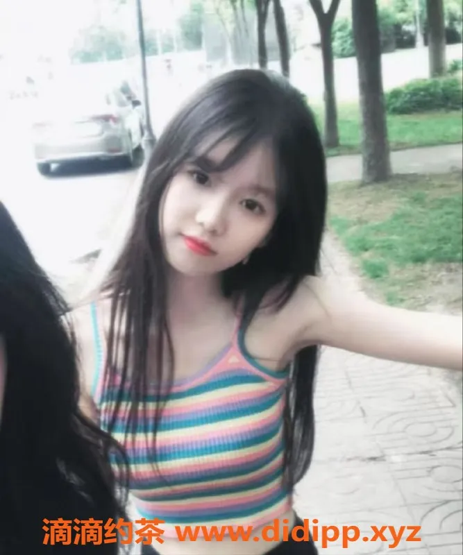 重庆楼凤-九龙坡19岁青舌，42kg，36C女神热情服务