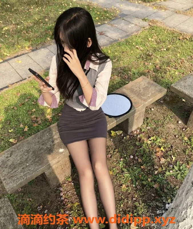 重庆楼凤-九龙坡19岁青舌，42kg，36C女神热情服务