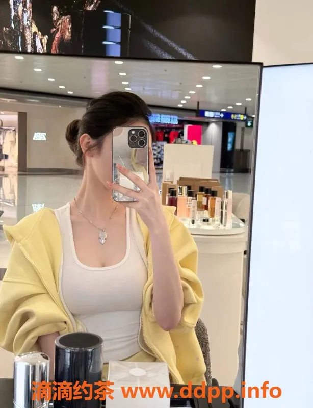 北京楼凤-北京哪吒空姐，173高挑身材，D罩杯，26岁，2000元服务