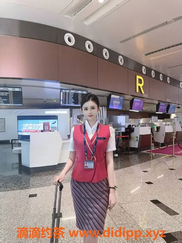 北京楼凤-北京哪吒空姐，173高挑身材，D罩杯，26岁，2000元服务