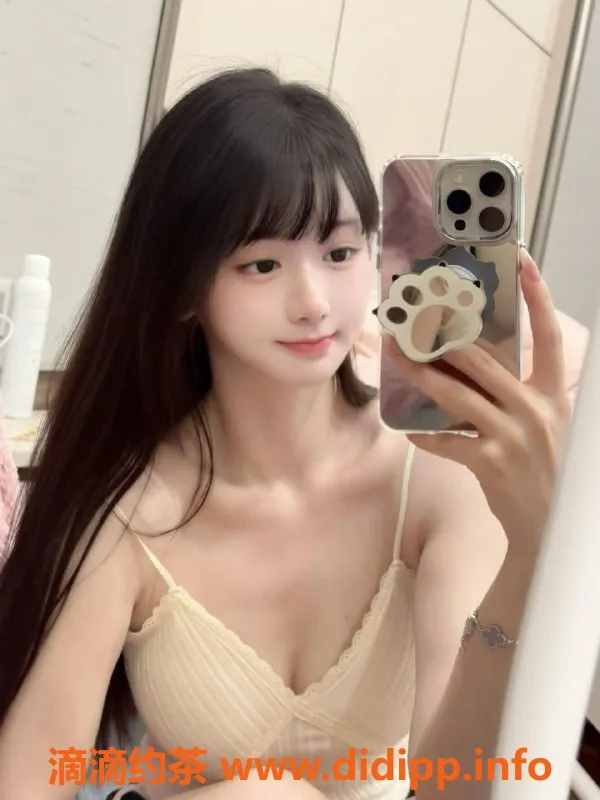 杭州楼凤-萌萌曦19岁，160身高、93体重，泡泡浴调情等服务