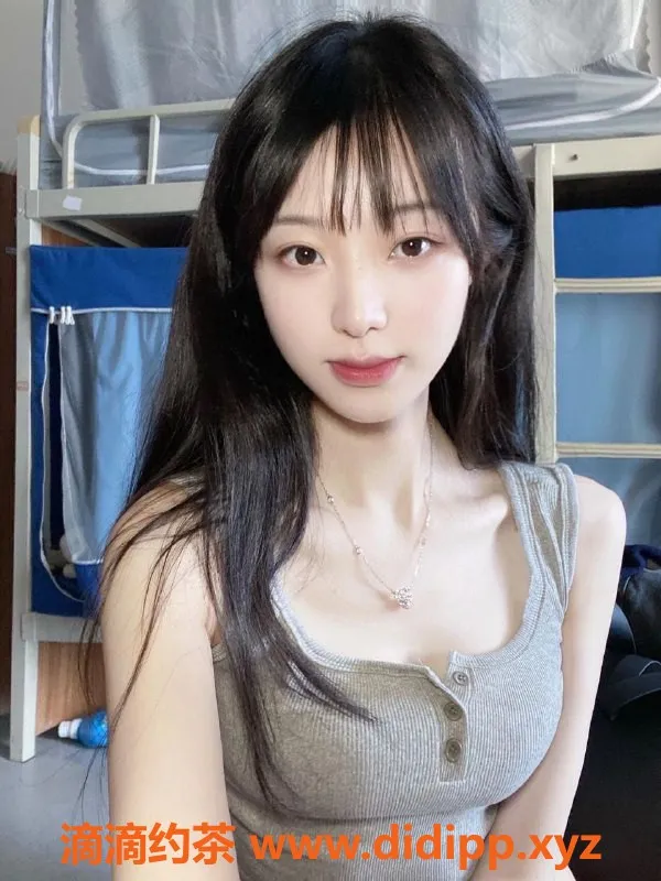 重庆楼凤-渝北轻轨站宝儿，20岁165cm B罩杯性感妹子