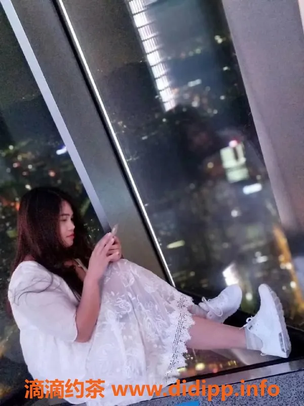 深圳楼凤-宝安沙井大乔波推半裸400元，口爆服务诱人