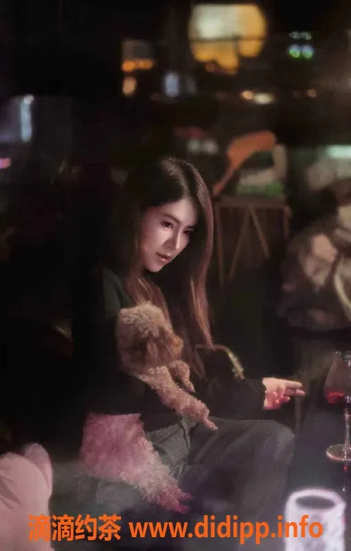 北京楼凤-北京石景山万达鹿鹿，24岁幼师，身高165，茶费1K