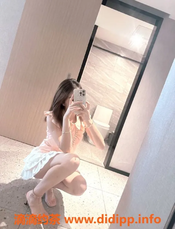 成都楼凤-高新区小甜甜，颜值不错，促销服务体验