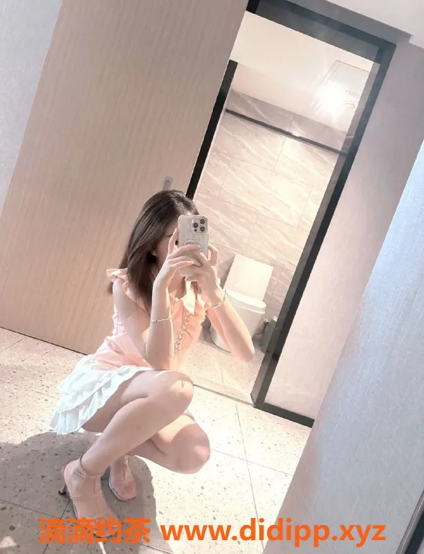 成都楼凤-高新区小甜甜，颜值高、身材好，7/11价位优惠