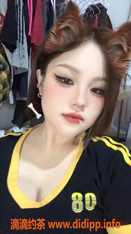 成都楼凤-金牛区媛媛，4P大奶嫩妹车体验