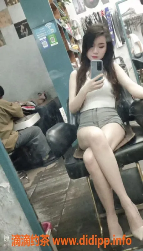 武汉楼凤-小雅，25岁，身高167，48斤，热情服务等你体验