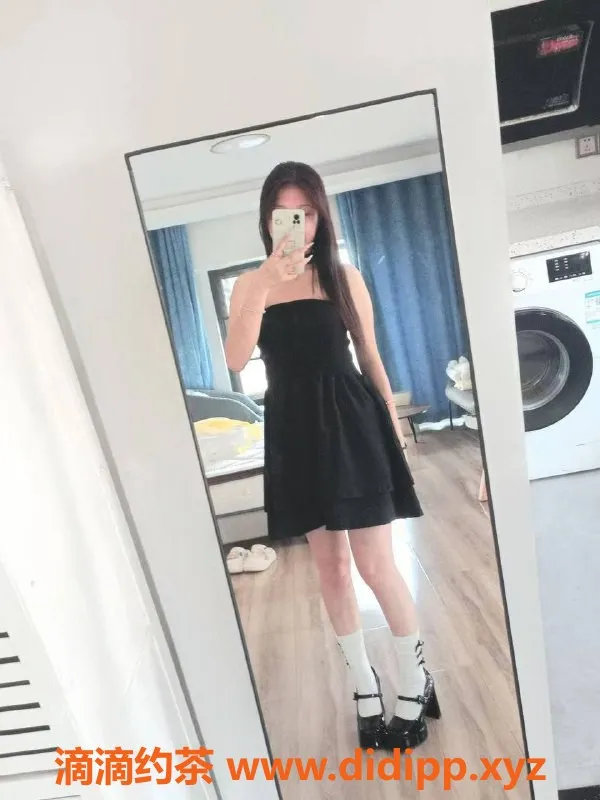 成都楼凤-高新区小泡芙，年轻可爱，胸挺臀翘，服务细腻