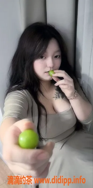 成都楼凤-金牛区嫩妹雪梨，干练大奶服务，超值体验！