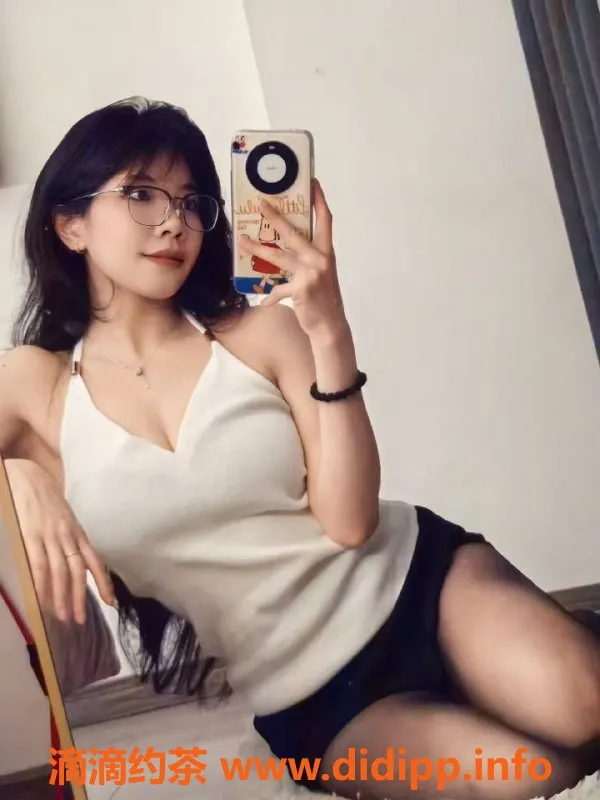 重庆楼凤-渝北菁菁，23岁高挑模特，优质服务等你体验