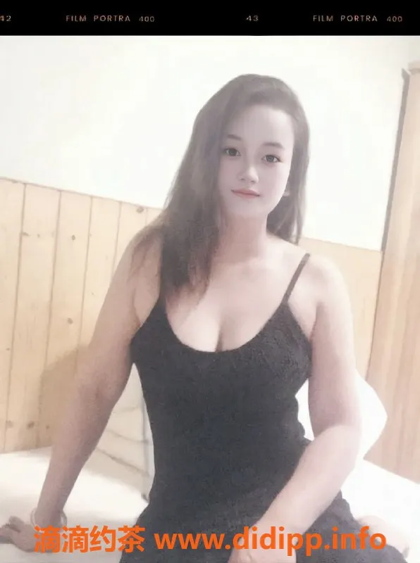 深圳楼凤资源信息,深圳龙岗小小，23岁160cm，胸围38D，服务多样