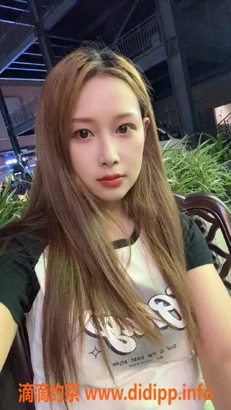 郑州楼凤资源信息,东区梦梦25岁，身高163cm，体重49，提供多种服务