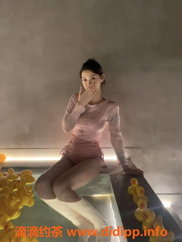 广州楼凤-海珠小白领枳儿，24岁，47kg，34C