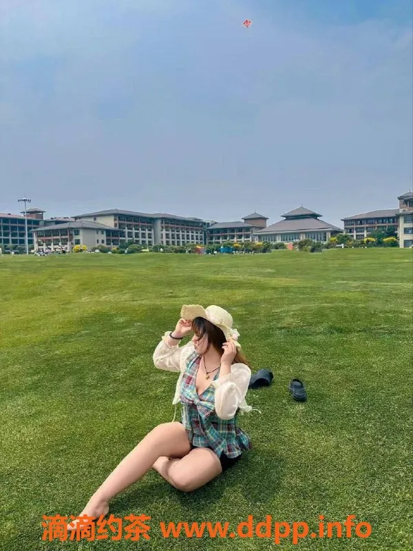 北京楼凤-通州晨晨，26岁165身高，600起，陪浴激吻全套服务