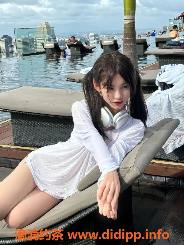 杭州楼凤-小奶猫🐱，19岁清纯可爱，陪浴派对享受