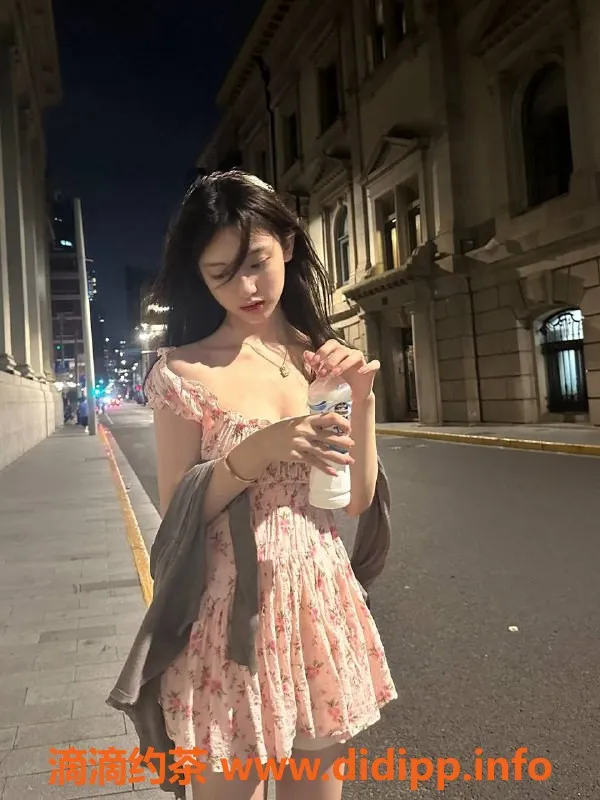 杭州楼凤资源信息,小奶猫🐱，19岁清纯可爱，陪浴派对享受