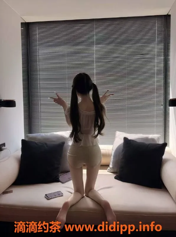 杭州楼凤-小奶猫🐱，19岁清纯可爱，陪浴派对享受