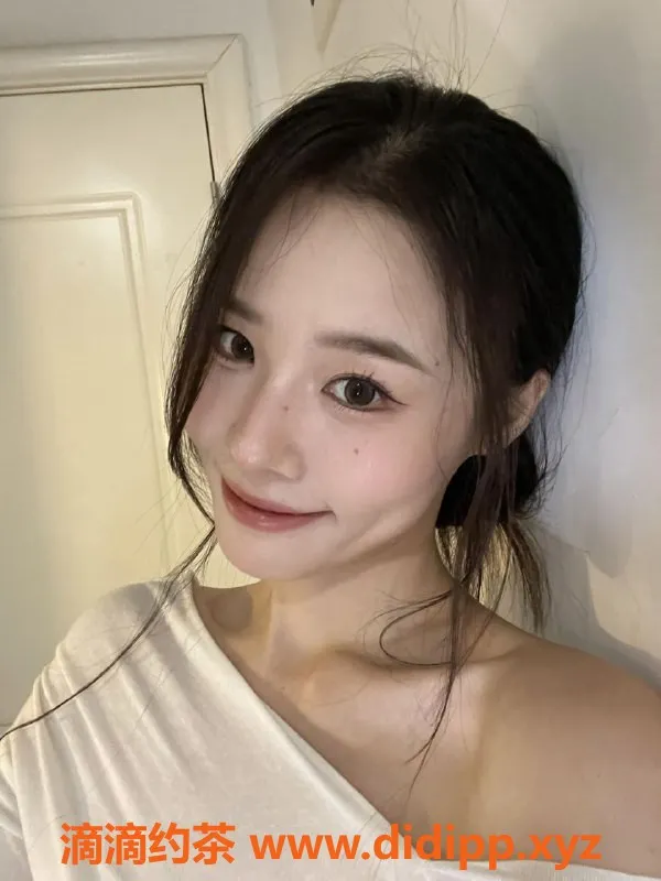 深圳楼凤资源信息,罗湖依依，23岁，160cm，50kg，34C女友服务